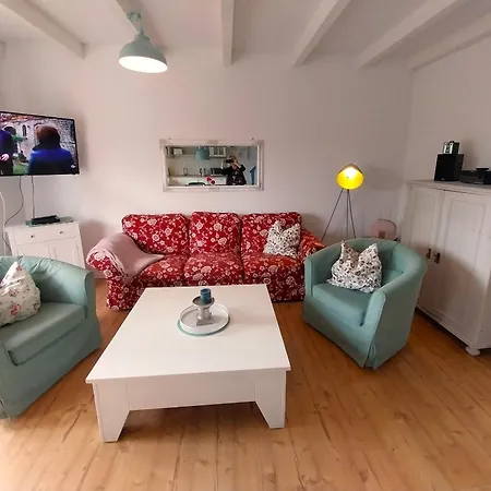 Elliana *